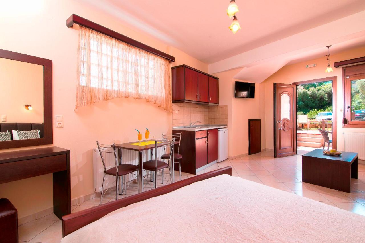 Elekon Apartments Chrisi Ammoudia Esterno foto